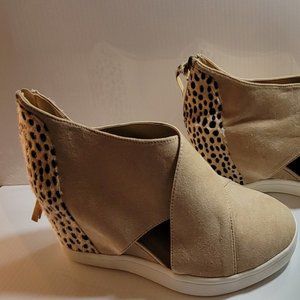 Cato Comfort Women's Casual Slip On Sneakers with Leopard Print accent Size 11